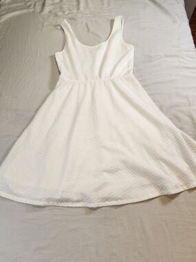 White Chevron Fit & Flare Sleeveless Knee Length Summer Dress Size M